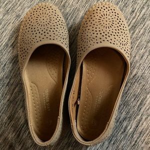 Alexis Bendel comfy flats- tan Jolie size 6.5